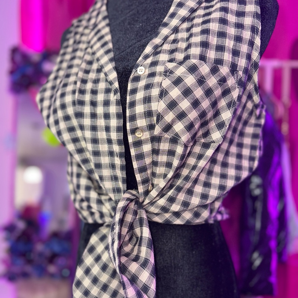 Women’s plaid button down sleeveless top